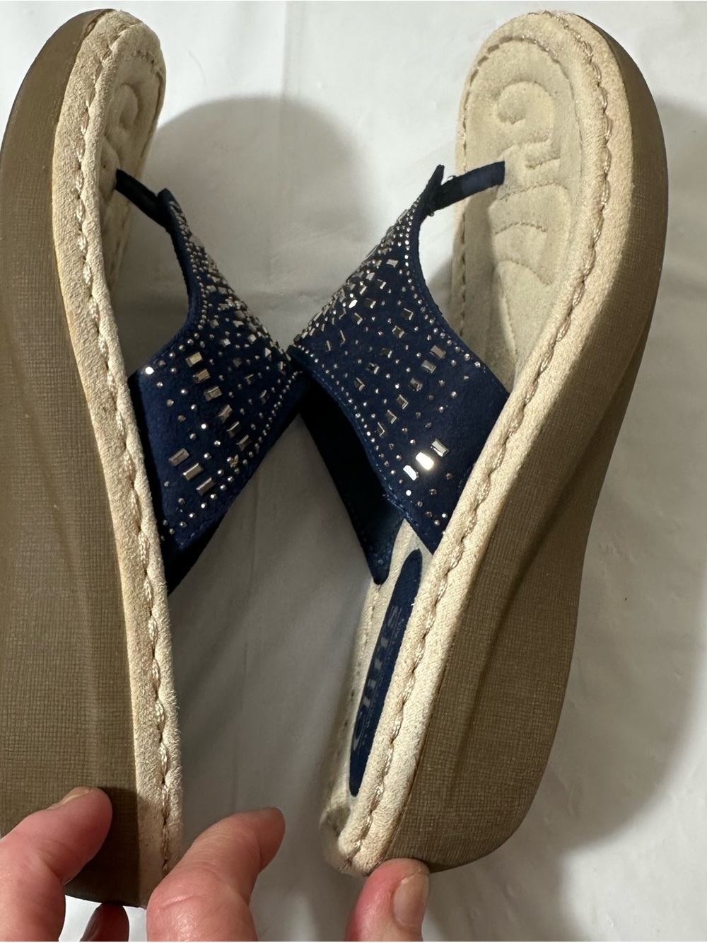 Cliffs by WHITE MOUNTAIN Navy Embellished Thong Sandals Size 7 - Picture 7 of 11